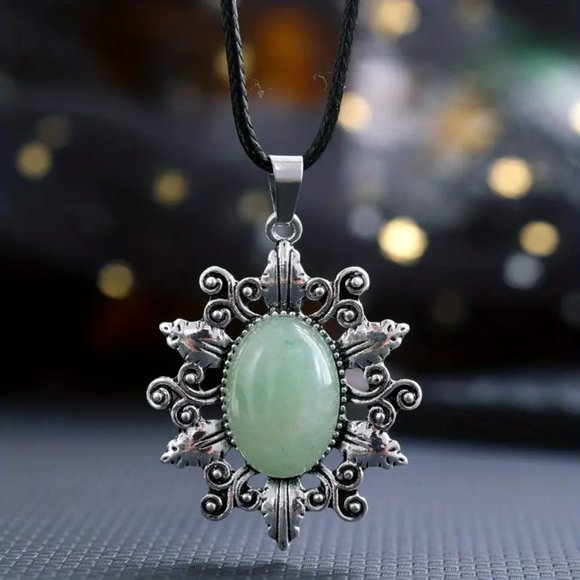Green Aventurine Natural Stone Sunflower Pendant Hollow Gemstone Necklace - Picture 2 of 2